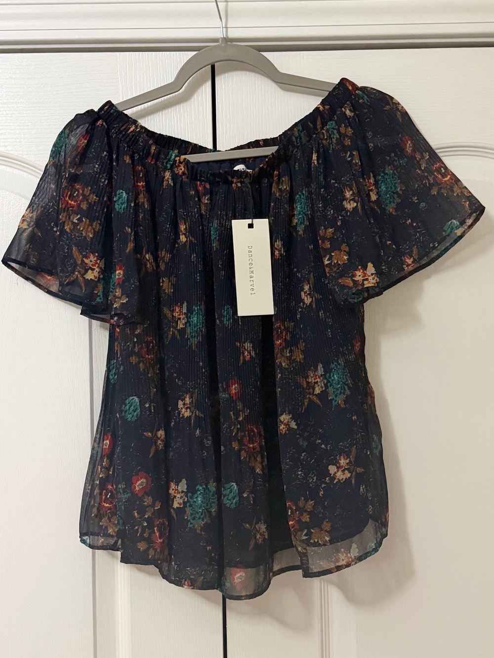 VICI NWT Off The Shoulder Top Size S